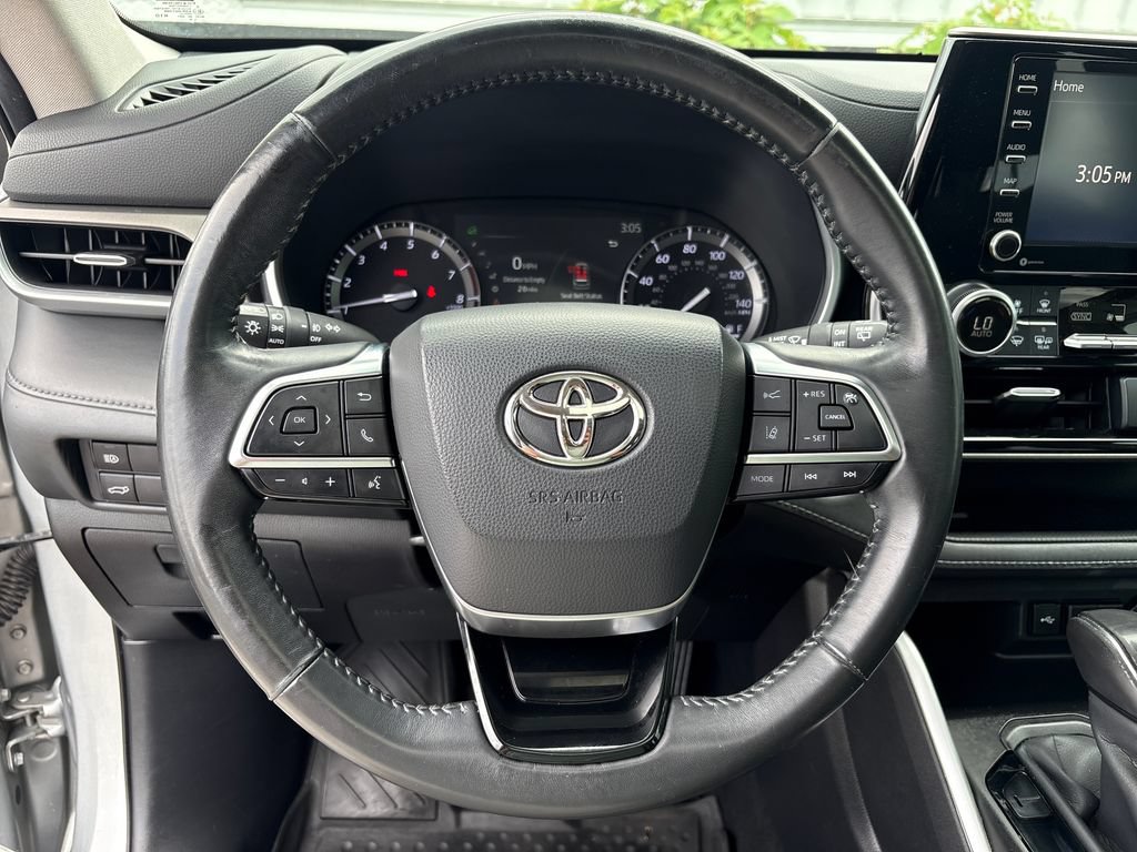 Used 2020 Toyota Highlander XLE AWD/4WD image 16