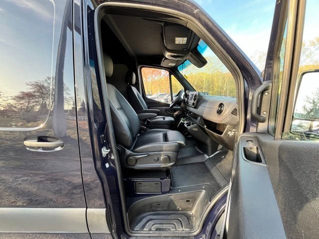 Used 2024 Mercedes-Benz Sprinter 2500 image 21