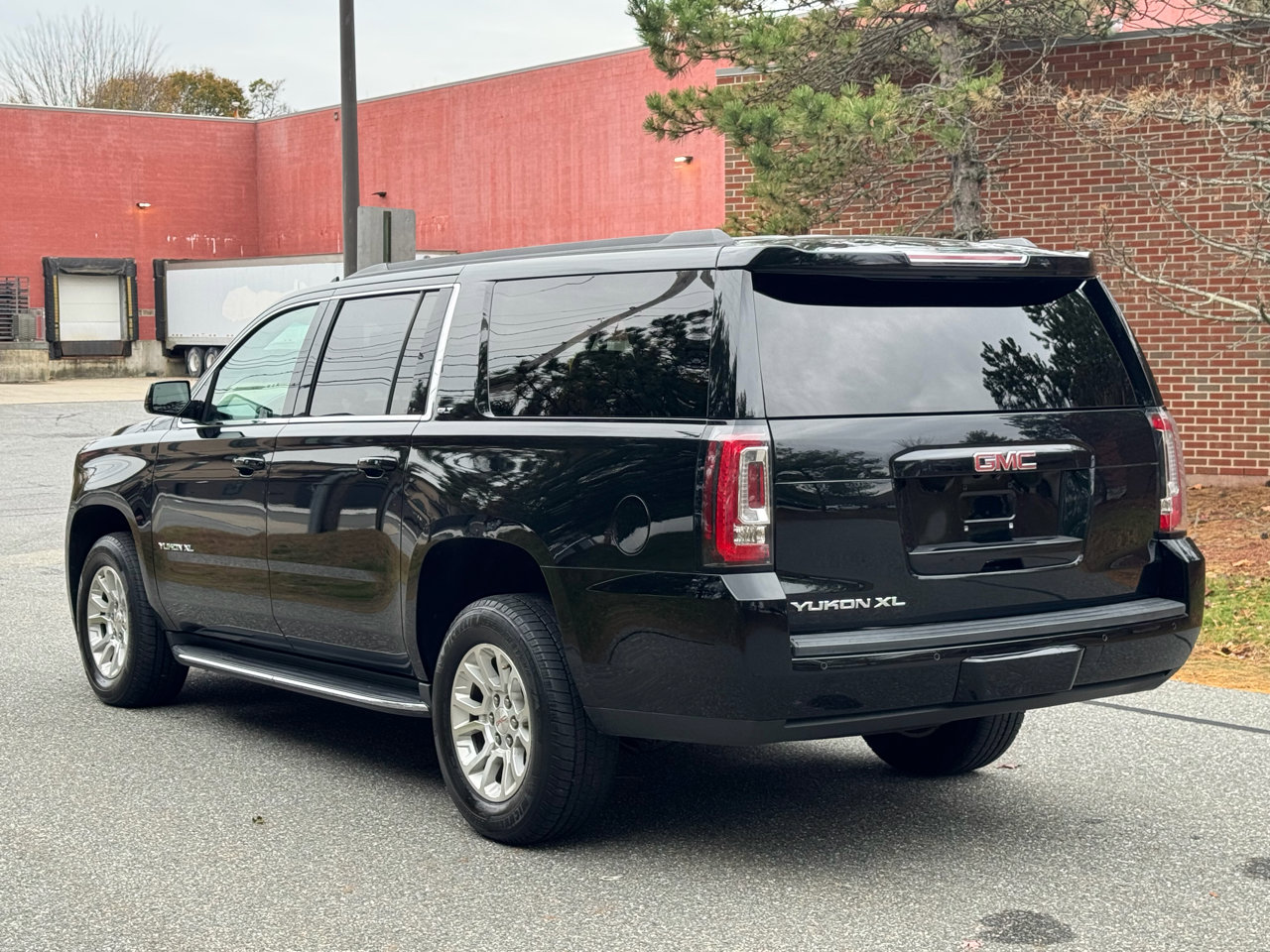 Used 2019 GMC Yukon XL SLT image 4