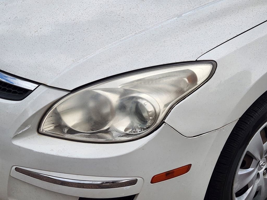 Used 2010 Hyundai Elantra GLS FWD image 12