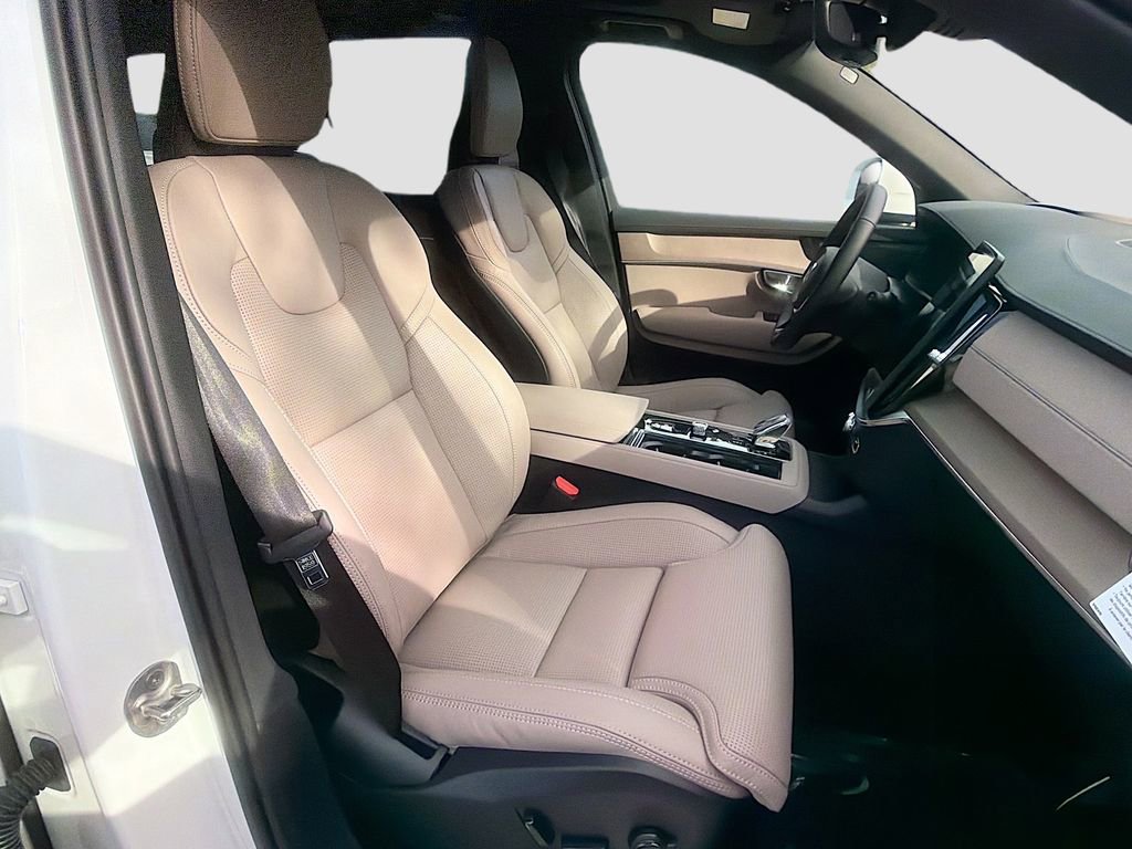 New 2026 Volvo XC90 B6 Ultra w/ Protection Package image 31
