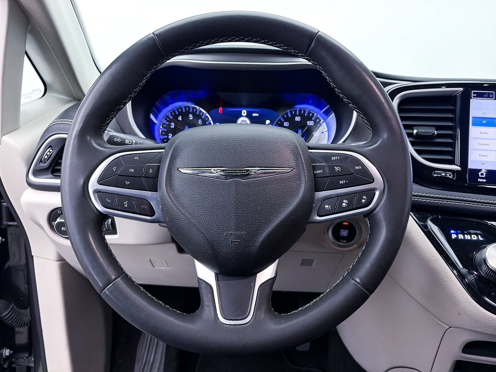 Used 2023 Chrysler Pacifica Touring-L AWD/4WD image 27