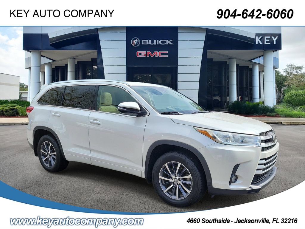 Used 2017 Toyota Highlander XLE image 1