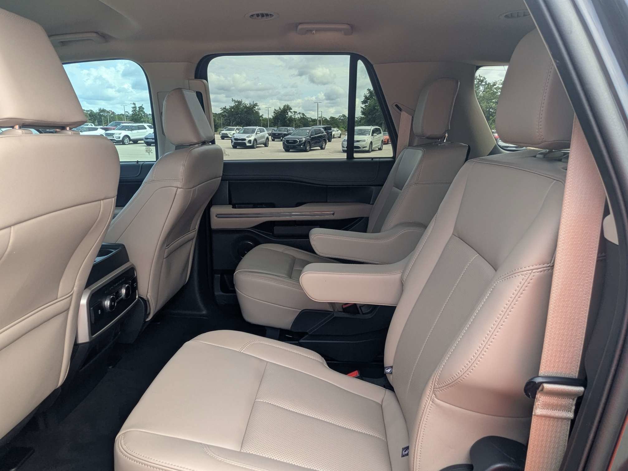Used 2024 Ford Expedition Max XLT AWD/4WD image 20