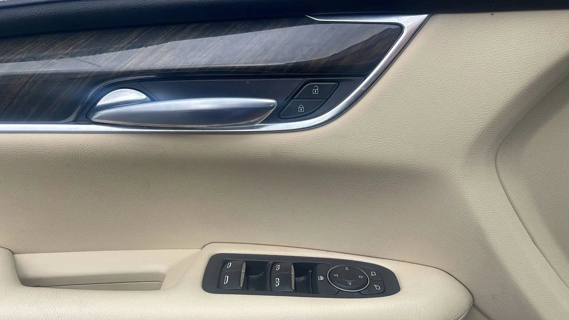 Used 2019 Cadillac XT5 Sport Utility 4D image 20