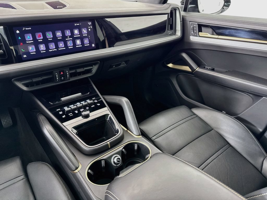 Certified 2024 Porsche Cayenne AWD/4WD image 25