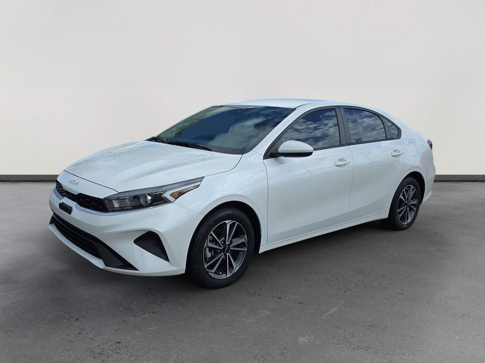 Used 2024 Kia Forte LXS image 1