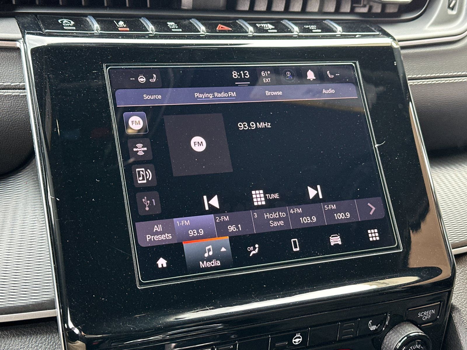 Used 2023 Jeep Grand Cherokee Altitude image 17