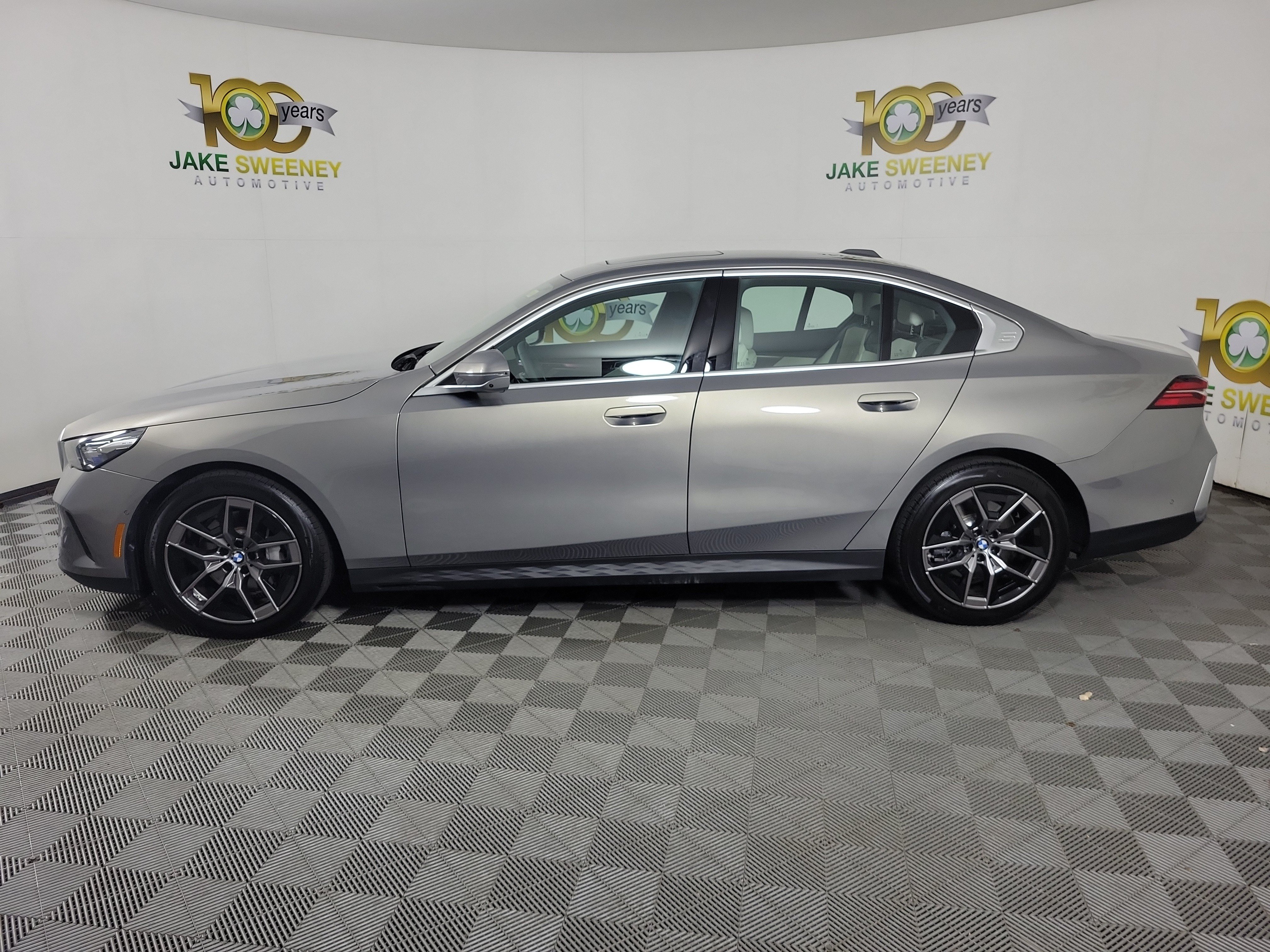 Certified 2026 BMW 540i xDrive w/ Premium Package AWD/4WD image 4