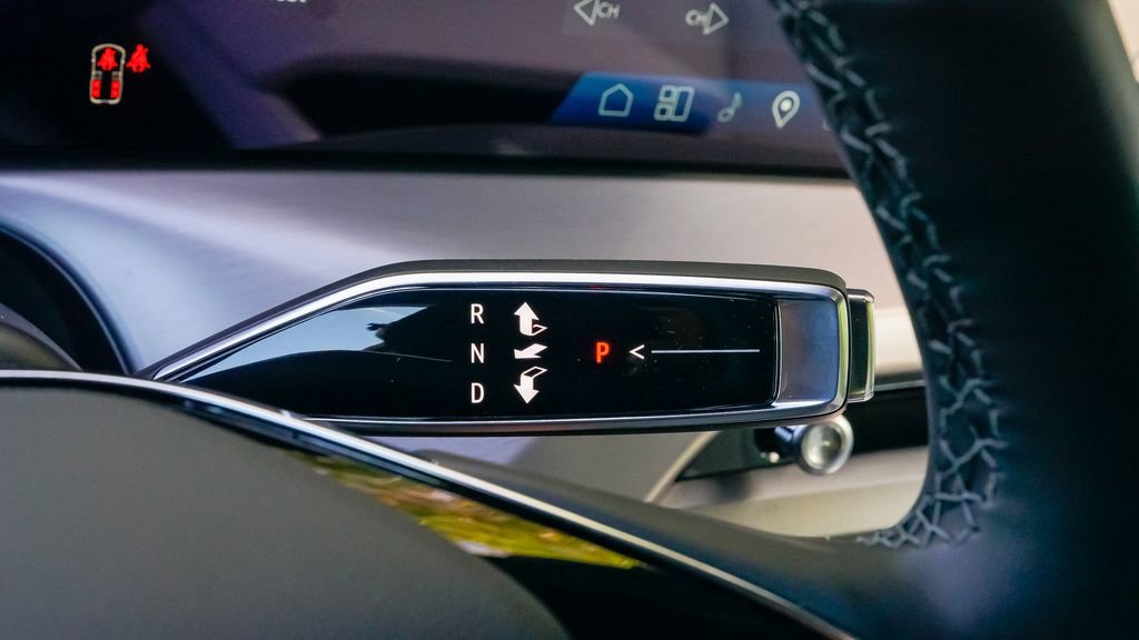 Used 2026 Cadillac Vistiq Luxury image 22