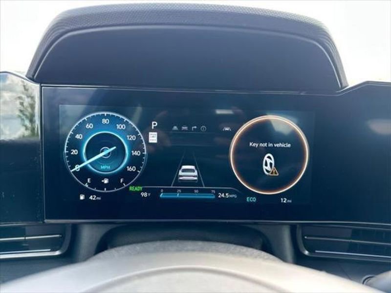 New 2025 Hyundai Elantra SEL image 12