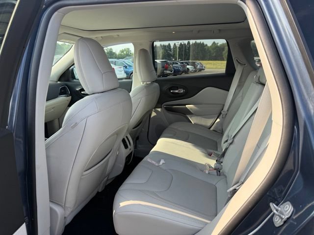 Used 2021 Jeep Cherokee Latitude Lux w/ Sun & Sound Group AWD/4WD image 11