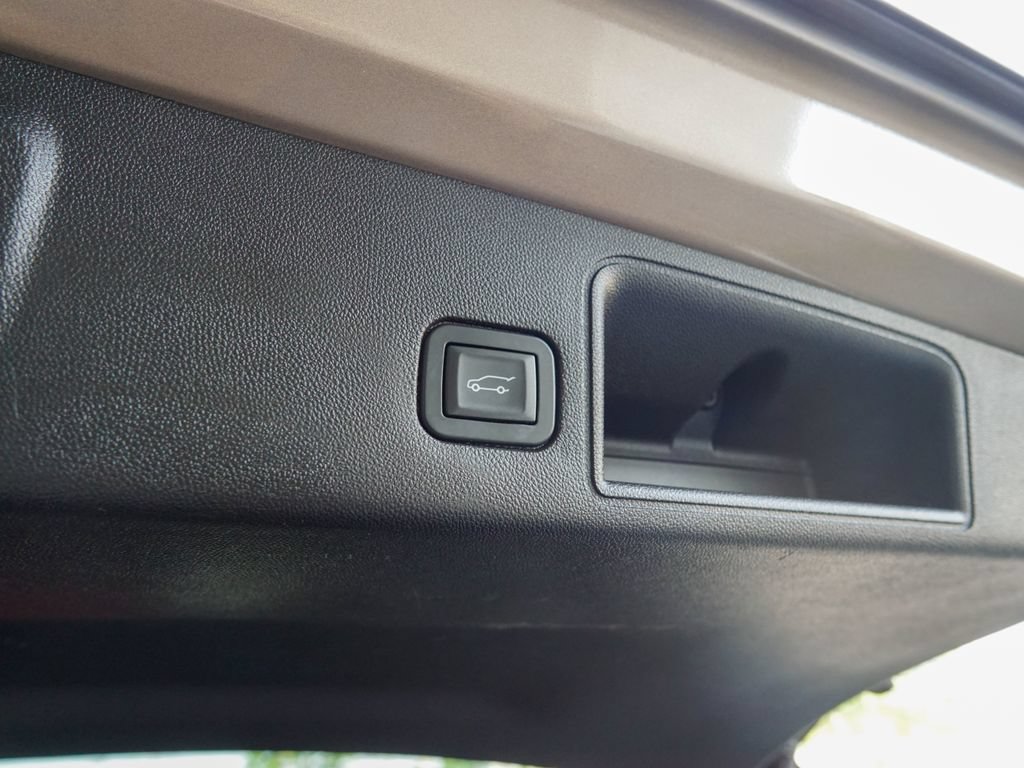 Used 2018 GMC Terrain SLT w/ Preferred Package FWD image 11