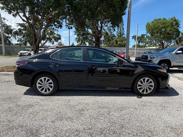 Used 2023 Toyota Camry LE FWD image 7