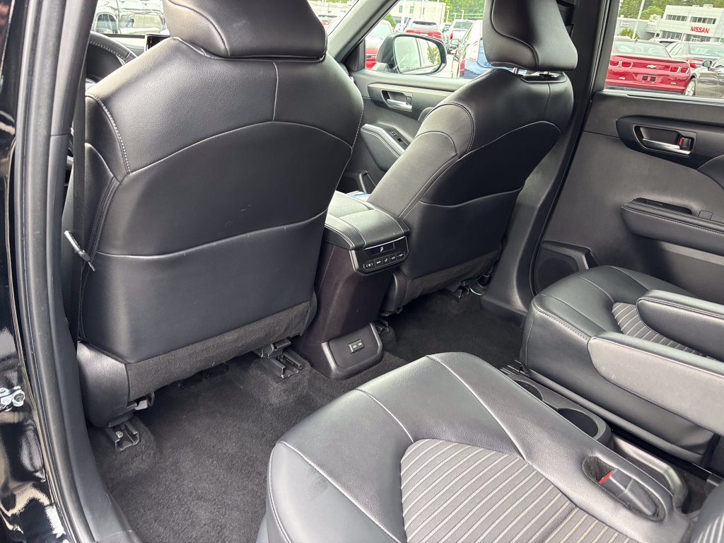 Used 2025 Toyota Highlander XSE AWD/4WD image 45