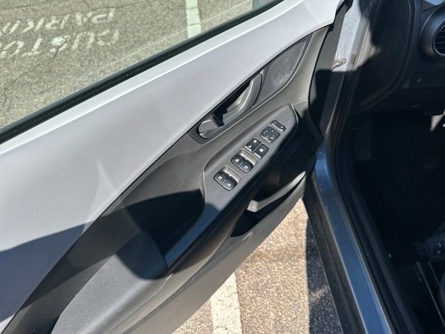 Used 2019 Hyundai Kona SE image 18