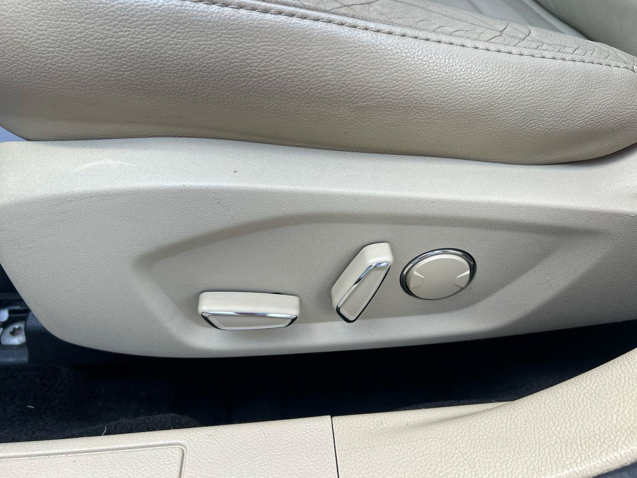 Used 2014 Ford Fusion SE w/ Equipment Group 202A FWD image 13