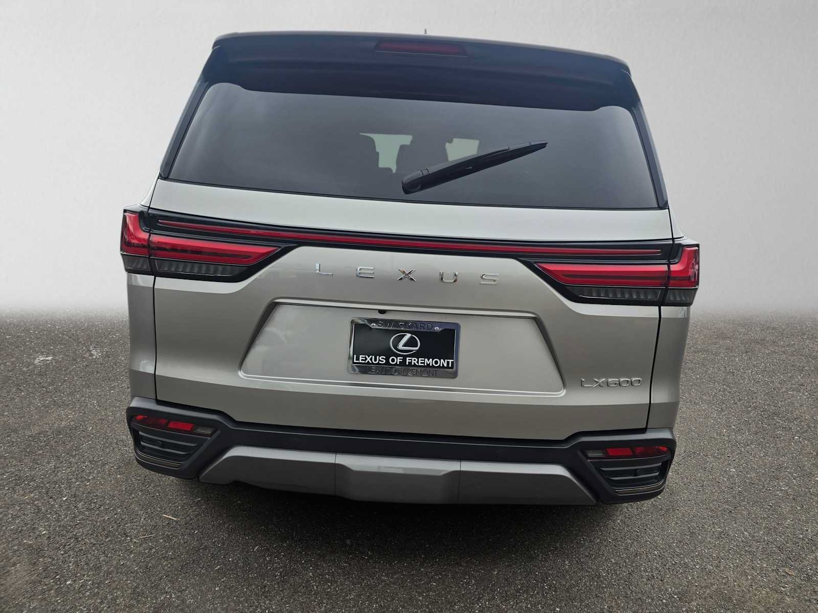 Used 2022 Lexus LX 600 4WD w/ Appearance Package image 4