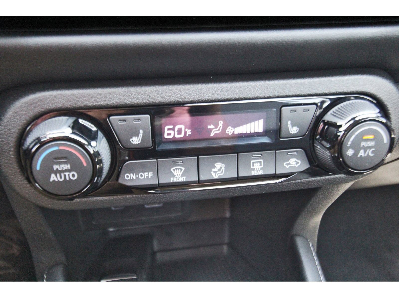 Used 2023 Nissan Kicks SR w/ SR Premium Package FWD image 26