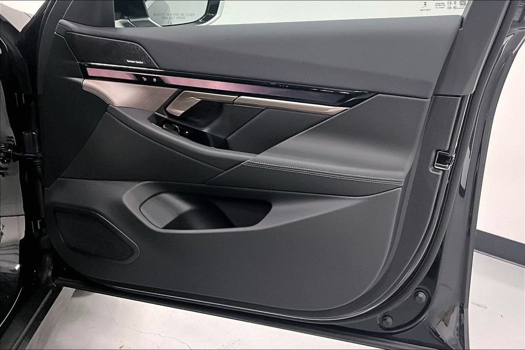 New 2026 BMW i5 eDrive40 w/ Executive Package RWD image 10