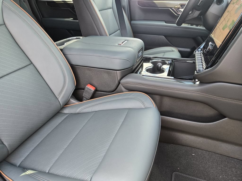 New 2026 GMC Yukon XL AT4 w/ AT4 Premium Package AWD/4WD image 9