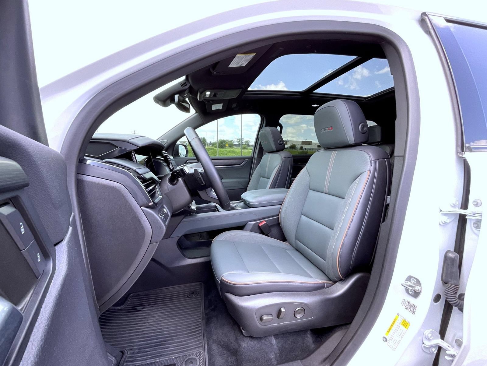 Certified 2024 GMC Acadia AT4 w/ Luxury Package AWD/4WD image 12