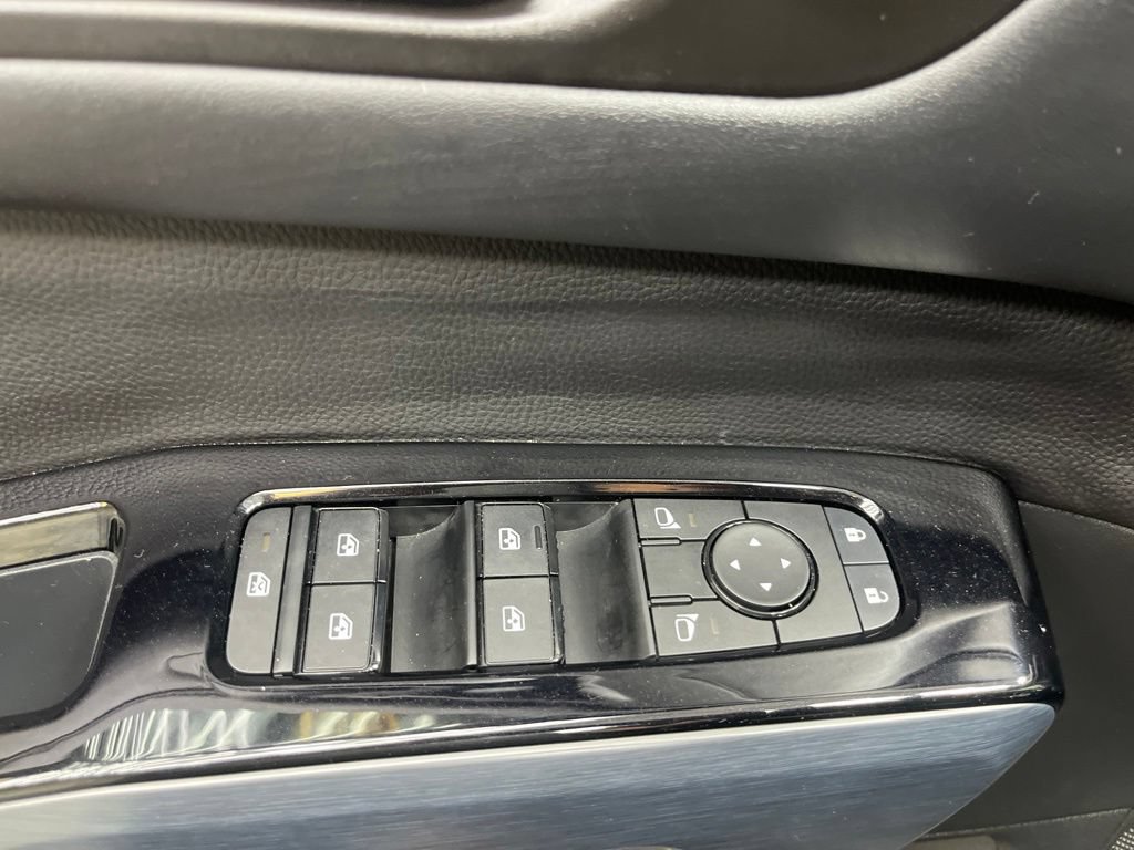 Used 2025 Nissan Pathfinder SL FWD image 29