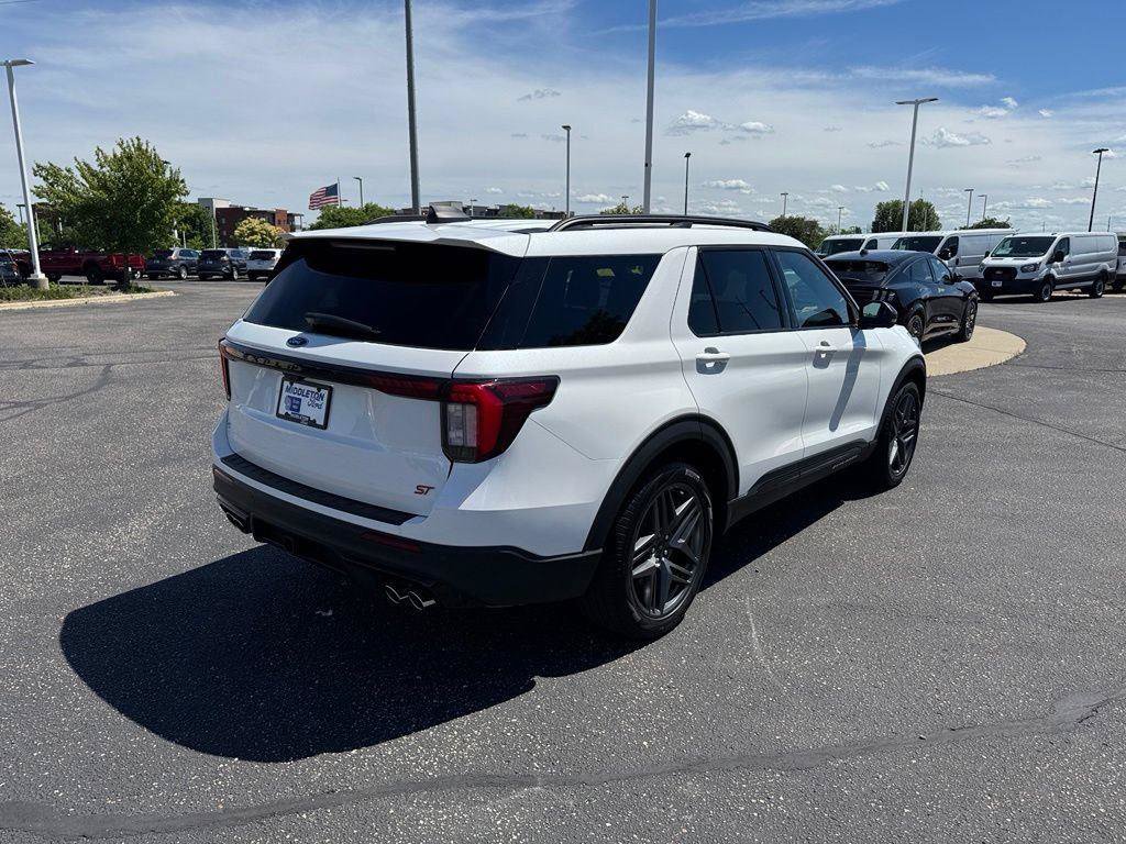 Certified 2025 Ford Explorer ST AWD/4WD image 4