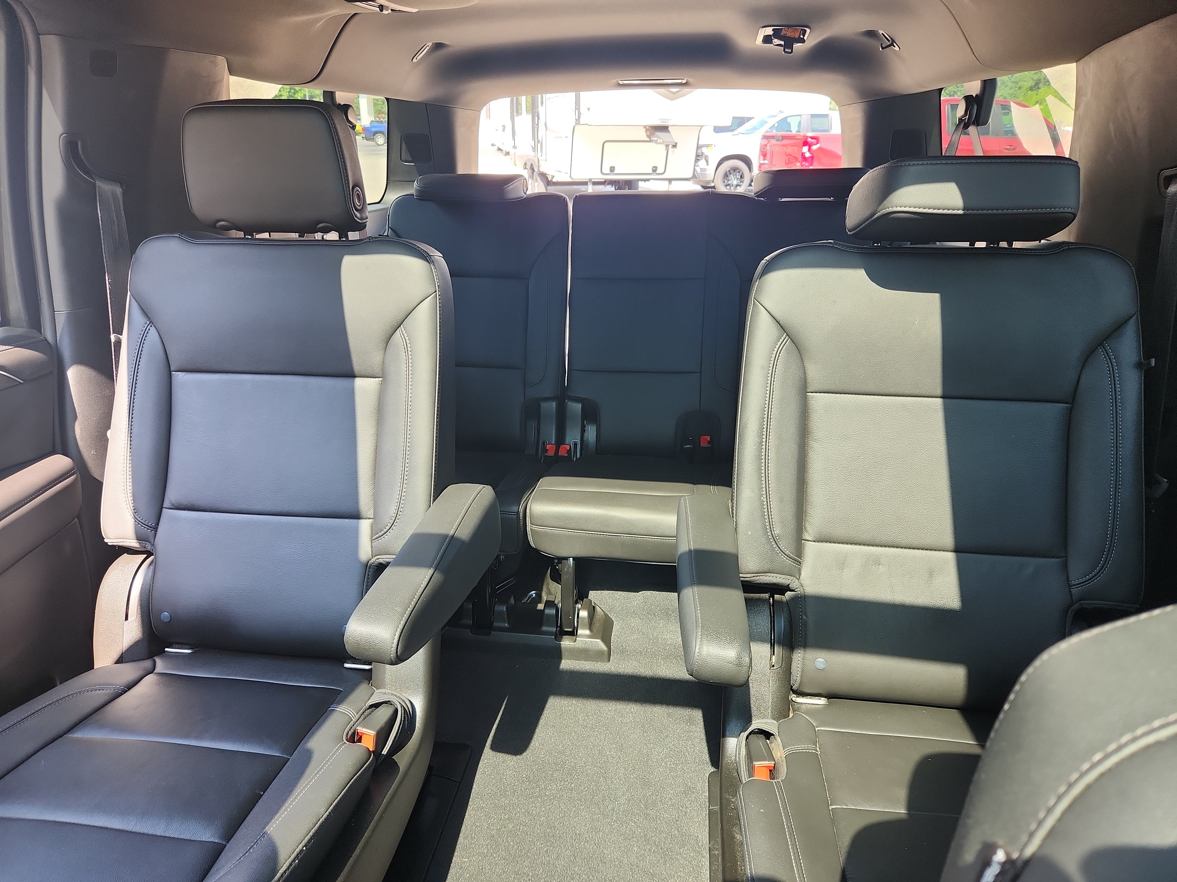 Used 2021 Chevrolet Suburban Z71 w/ Z71 Signature Package AWD/4WD image 34
