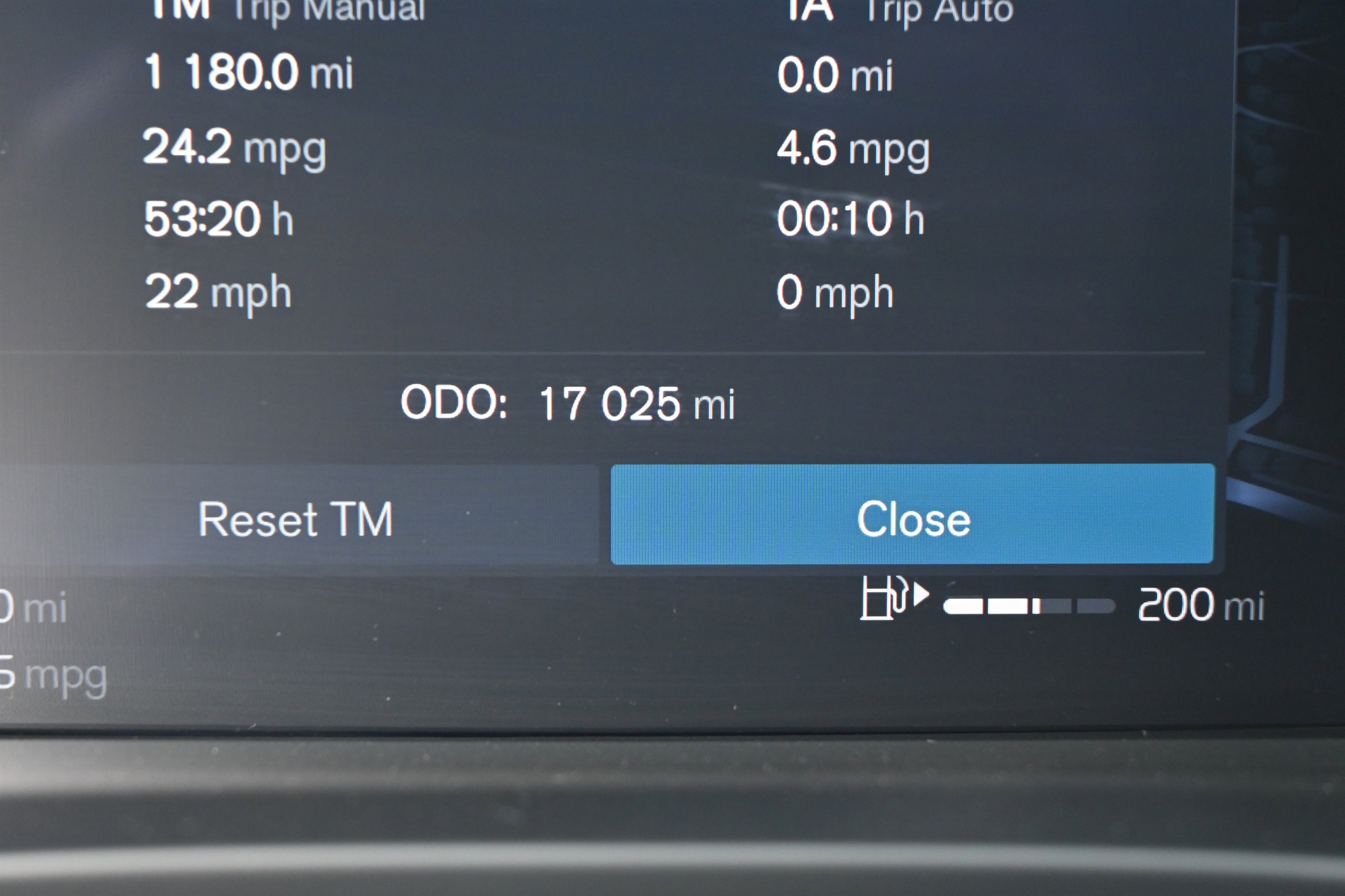 Used 2025 Volvo XC40 B5 Core image 26