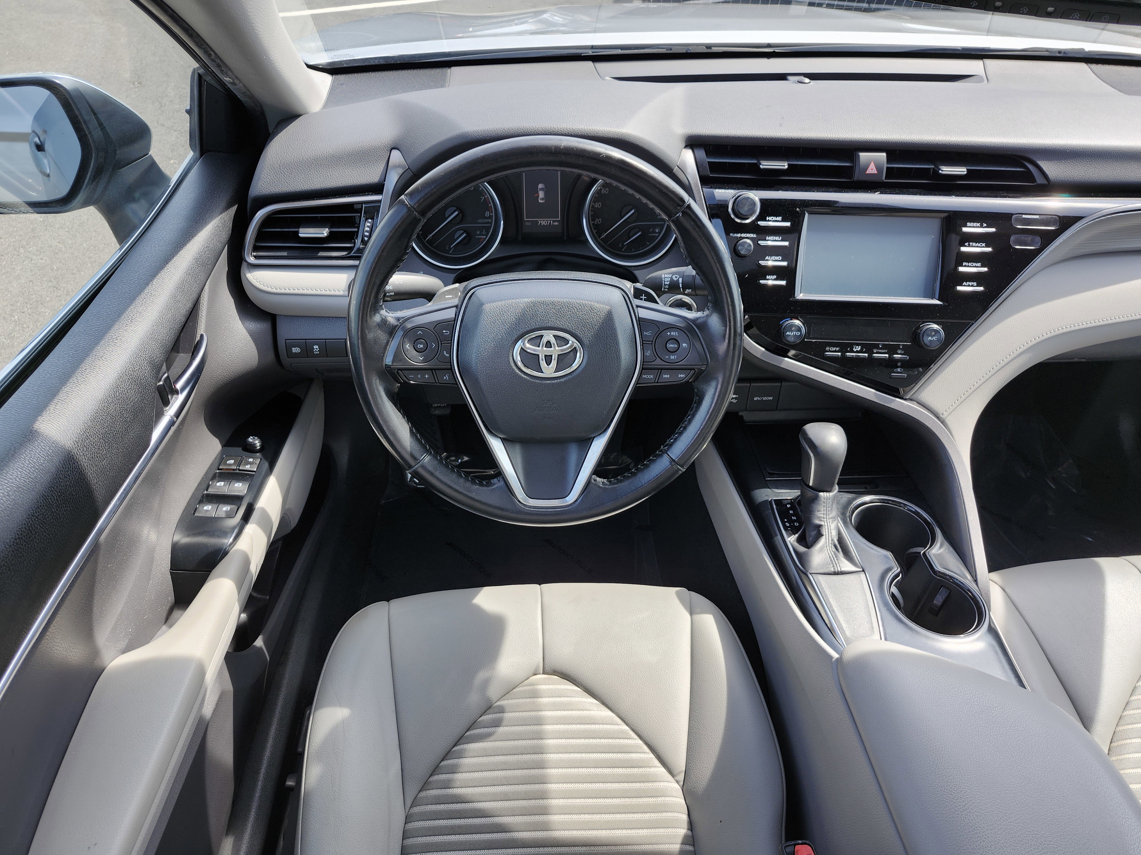 Used 2019 Toyota Camry SE image 24