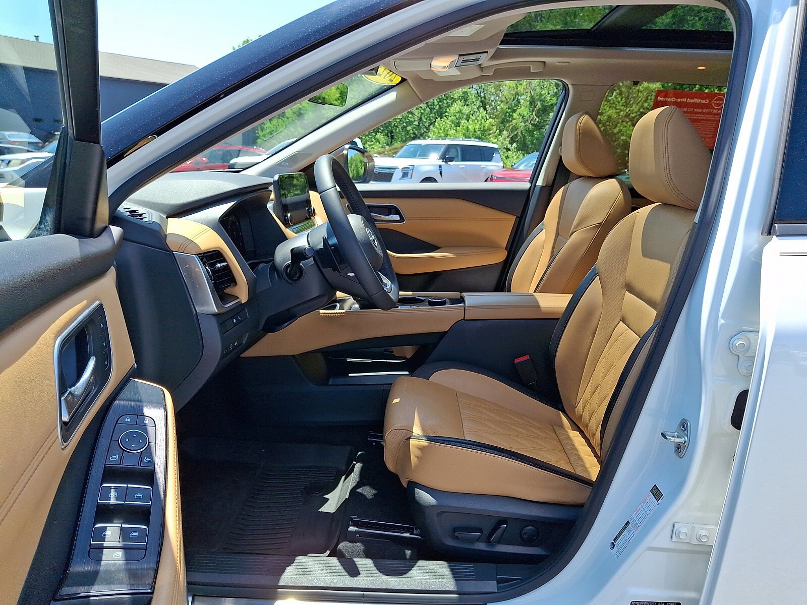 Certified 2023 Nissan Rogue Platinum w/ Platinum Premium Package AWD/4WD image 15