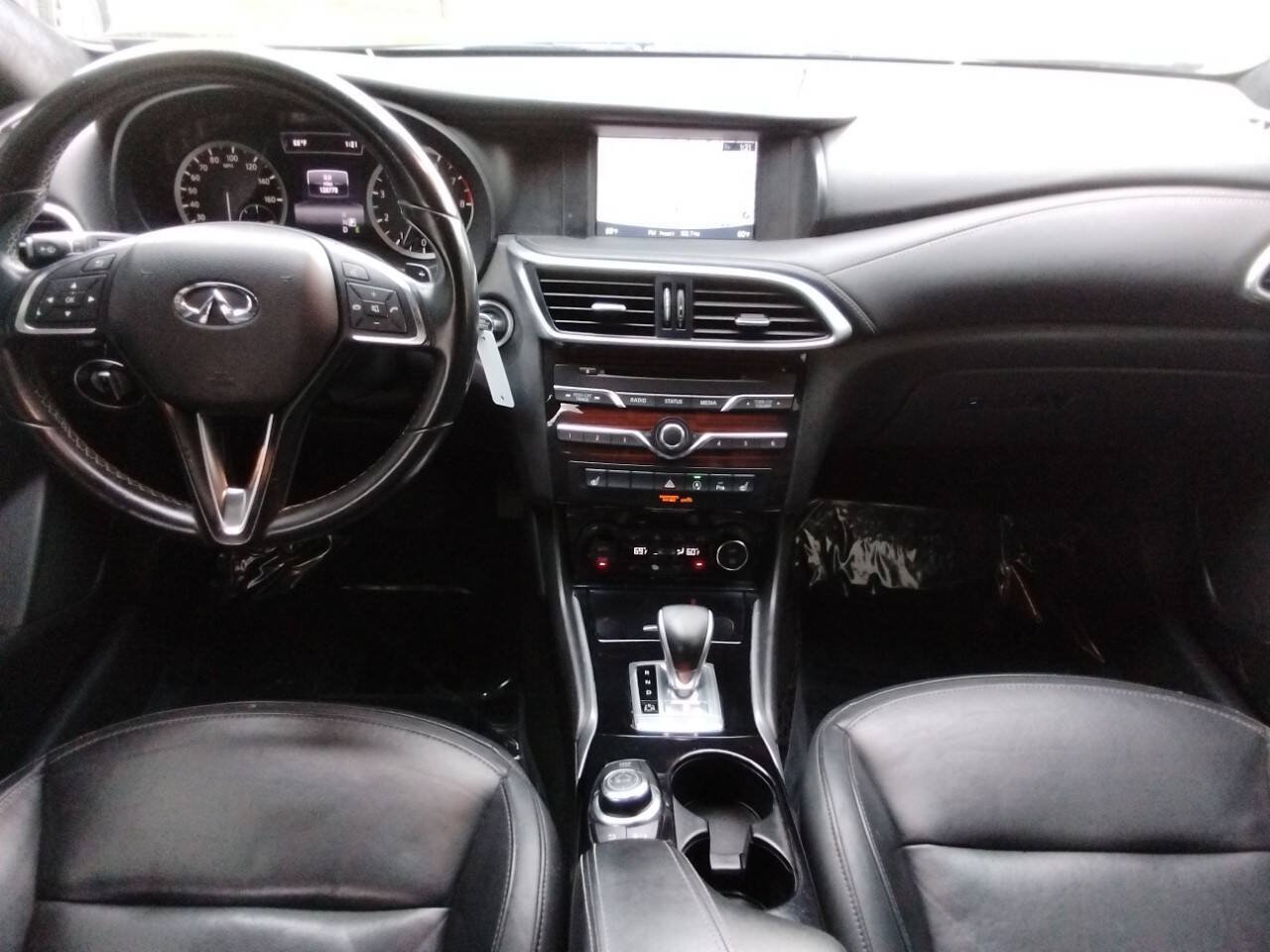 Used 2017 INFINITI QX30 Premium w/ Navigation Package AWD/4WD image 9