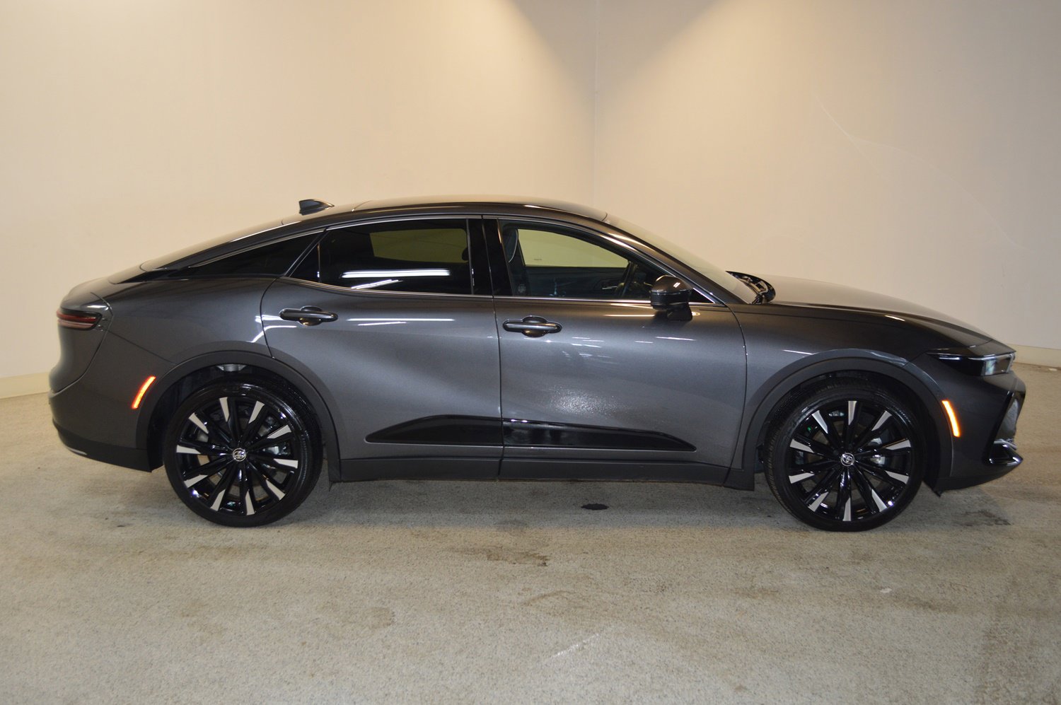 Used 2024 Toyota Crown Platinum image 2