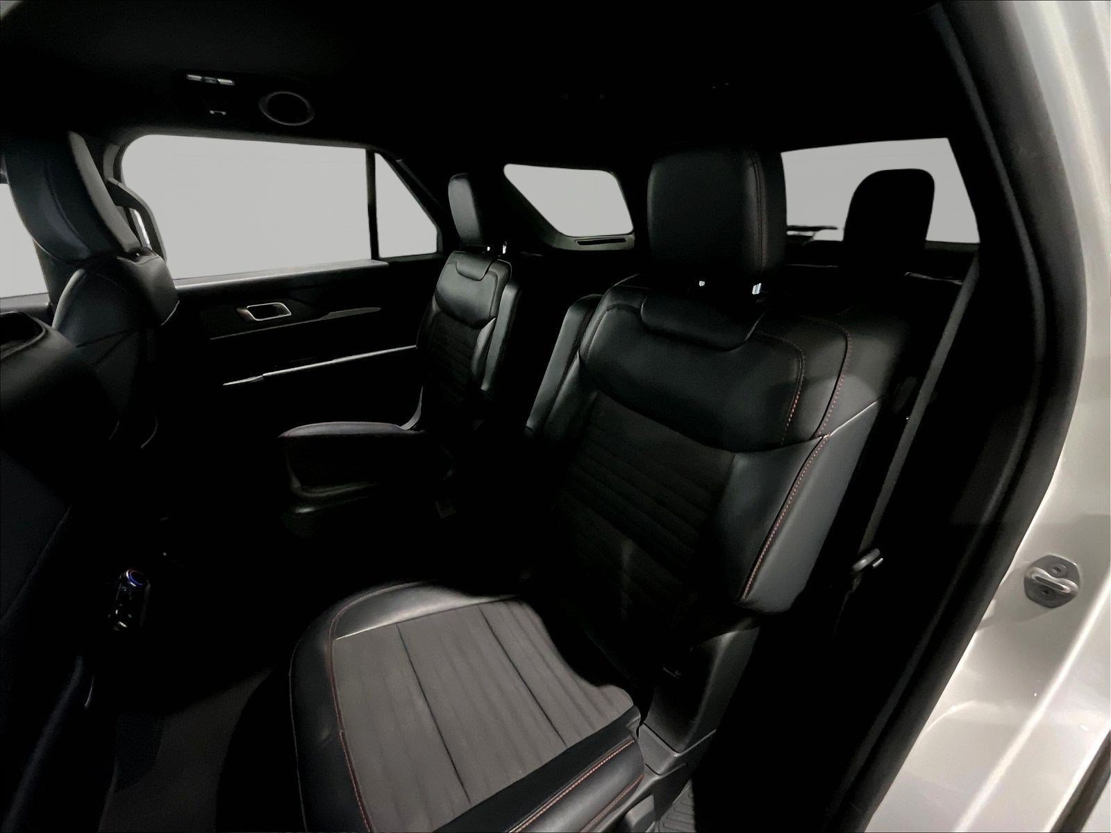 Used 2025 Ford Explorer ST-Line AWD/4WD image 22