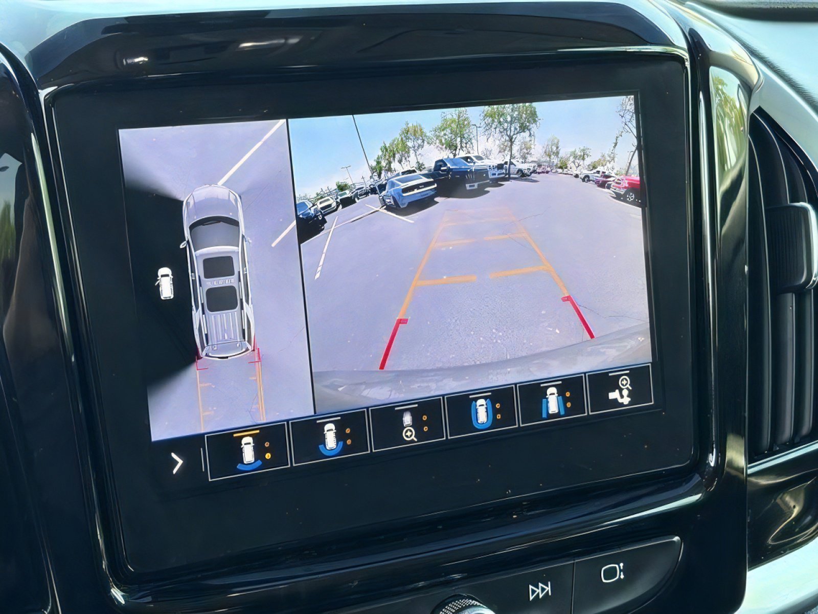 Used 2020 Chevrolet Traverse Premier AWD/4WD image 19
