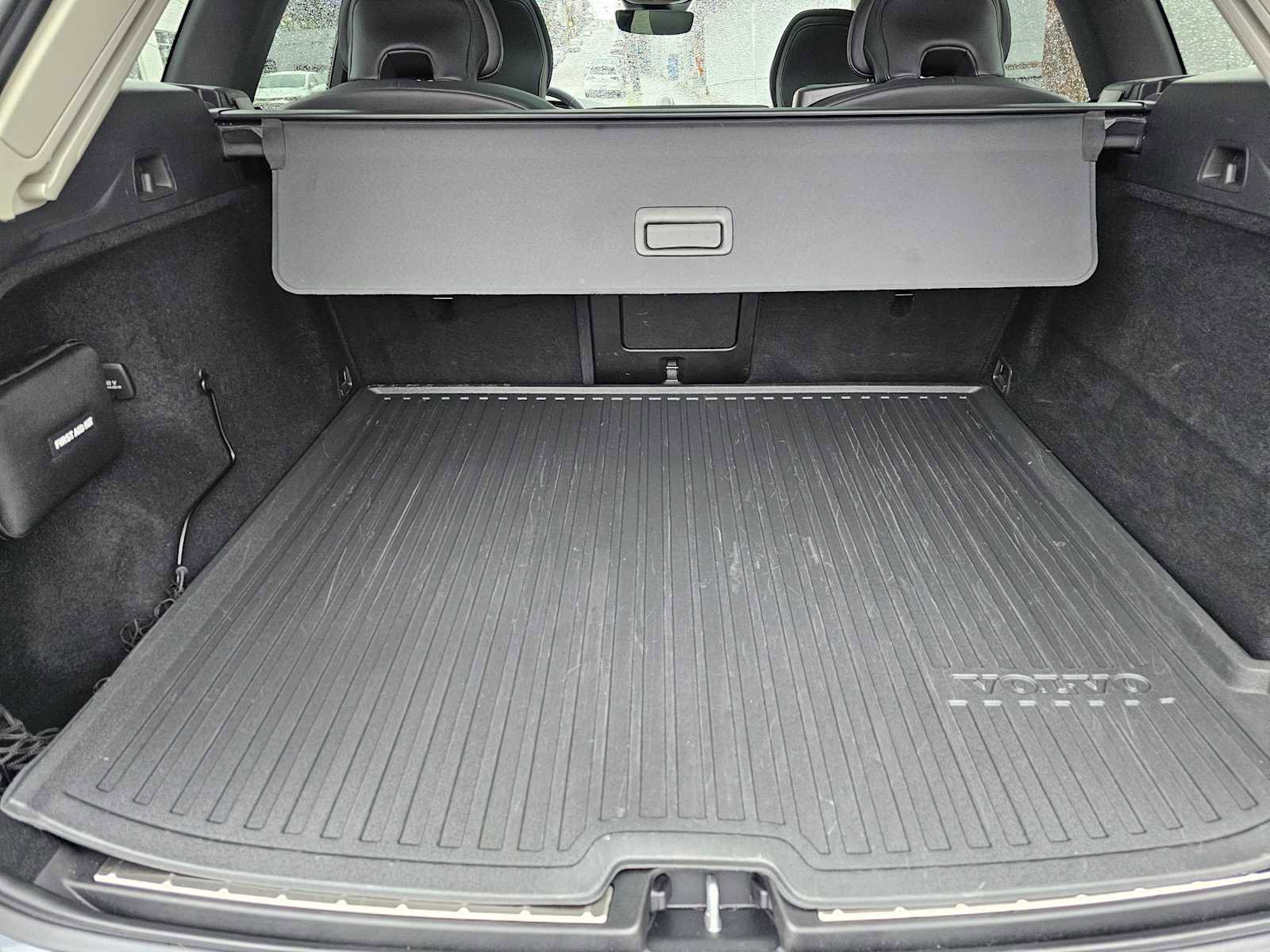 Certified 2023 Volvo XC60 B6 Ultimate w/ Protection Package Premier image 17