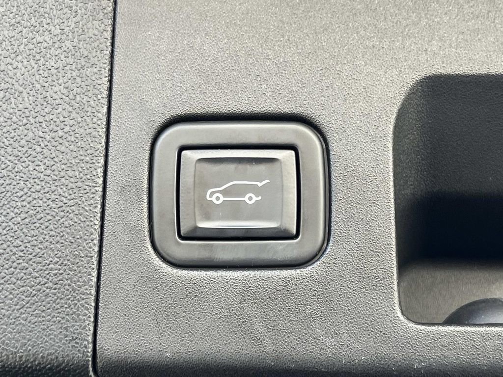 Certified 2022 Cadillac XT5 Premium Luxury image 12