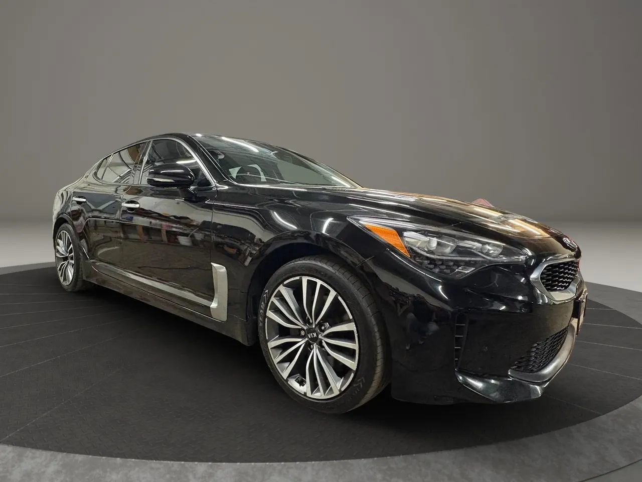 Used 2018 Kia Stinger Premium AWD/4WD image 2