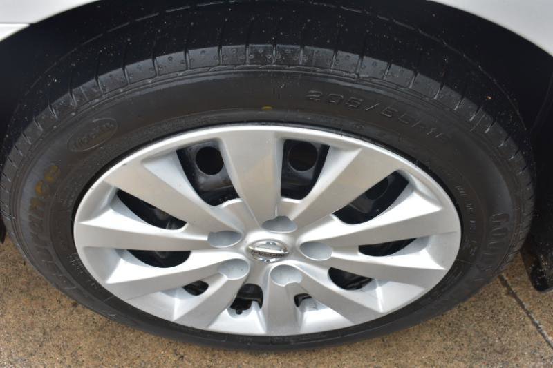 Used 2019 Nissan Sentra S image 10