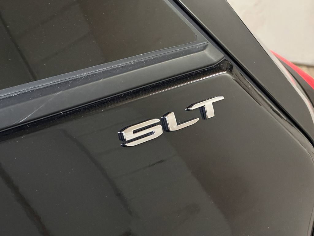 Used 2024 GMC Terrain SLT image 24