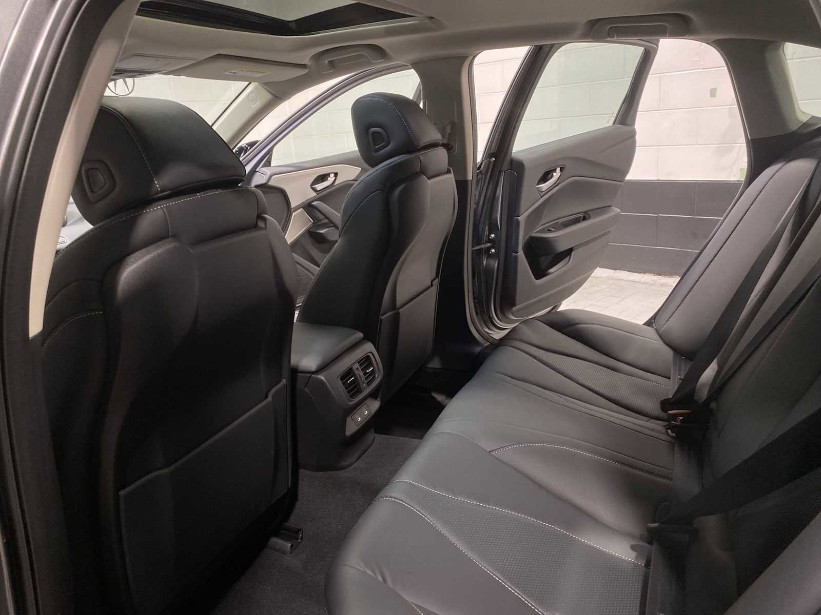 Certified 2025 Acura TLX w/ Technology Package image 12