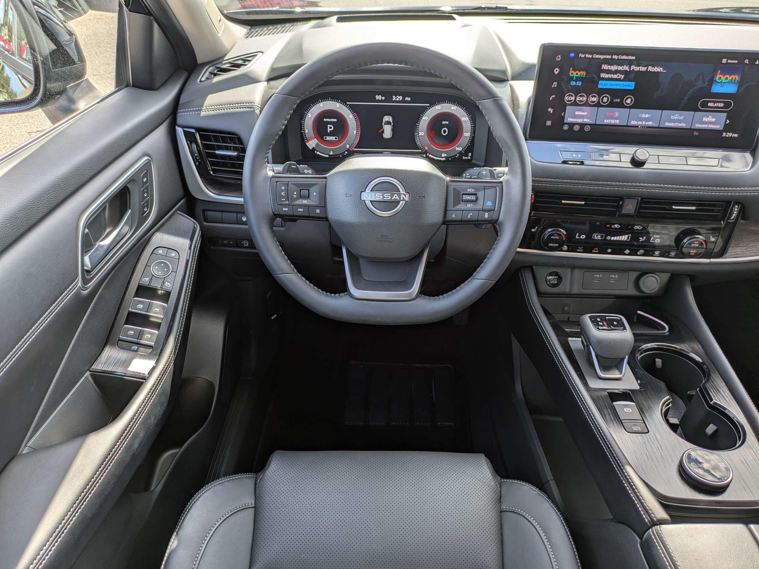 Certified 2026 Nissan Rogue Platinum w/ Platinum Premium Package AWD/4WD image 18