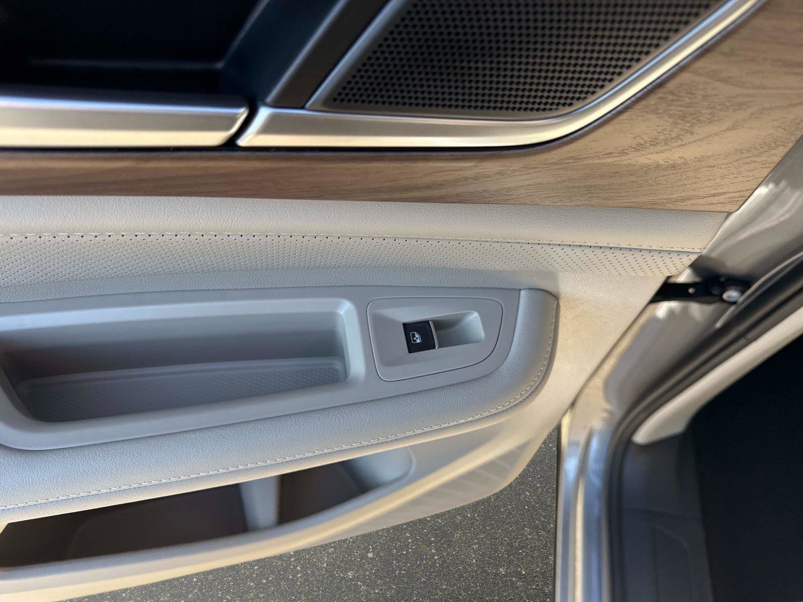 New 2026 Volkswagen Atlas SE image 12