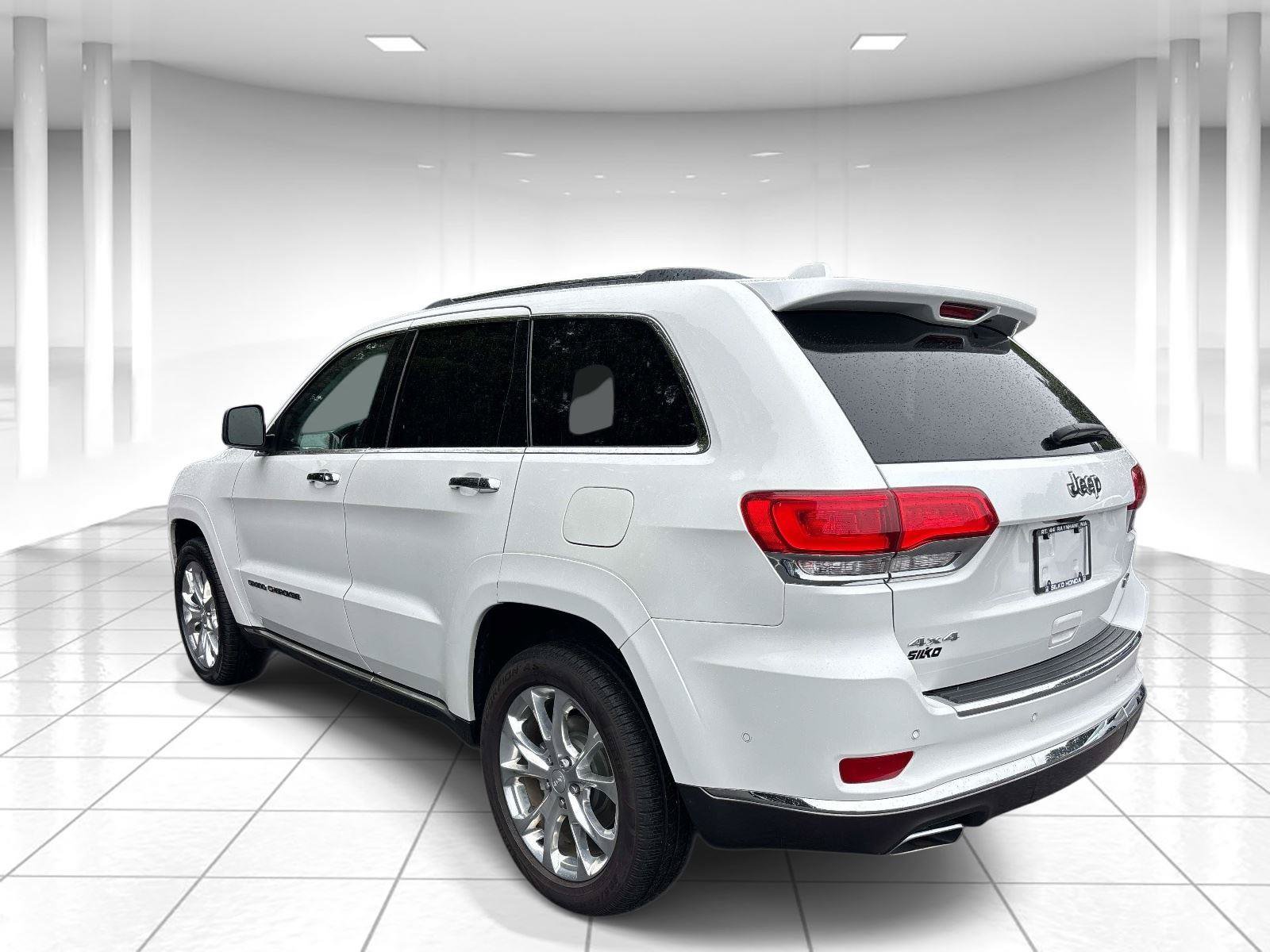 Used 2019 Jeep Grand Cherokee Summit AWD/4WD image 6
