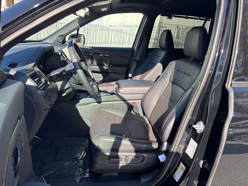 Used 2025 Honda Passport Black Edition image 22