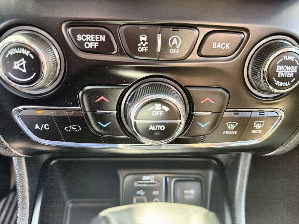 Used 2016 Jeep Cherokee Overland image 17