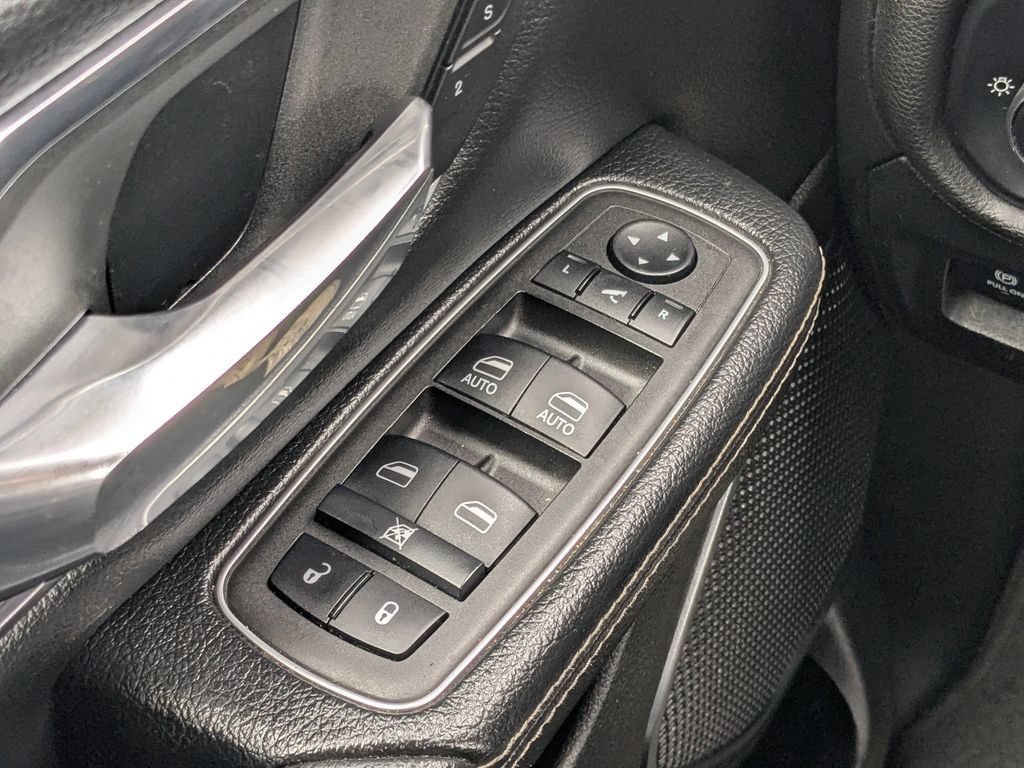 Used 2024 RAM 1500 Laramie AWD/4WD image 21