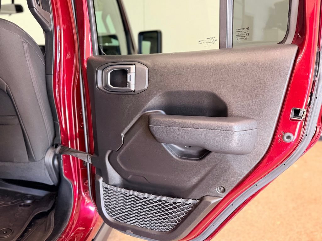 Used 2022 Jeep Gladiator Sport AWD/4WD image 19