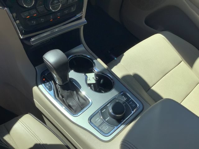 Used 2020 Jeep Grand Cherokee Overland AWD/4WD image 18